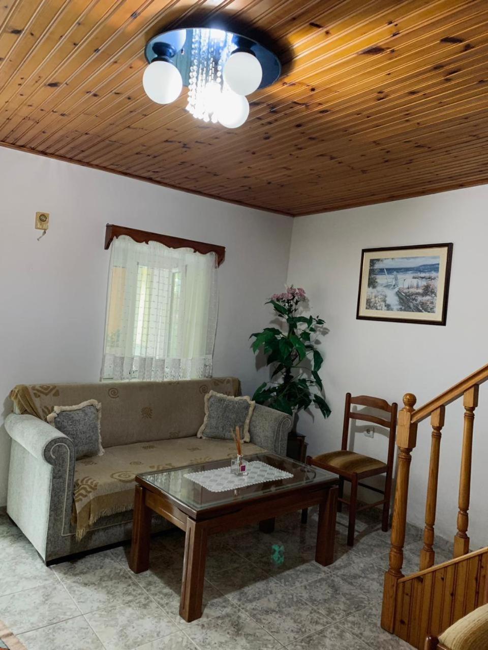 Geri Guesthouse Gjirokastër Екстериор снимка